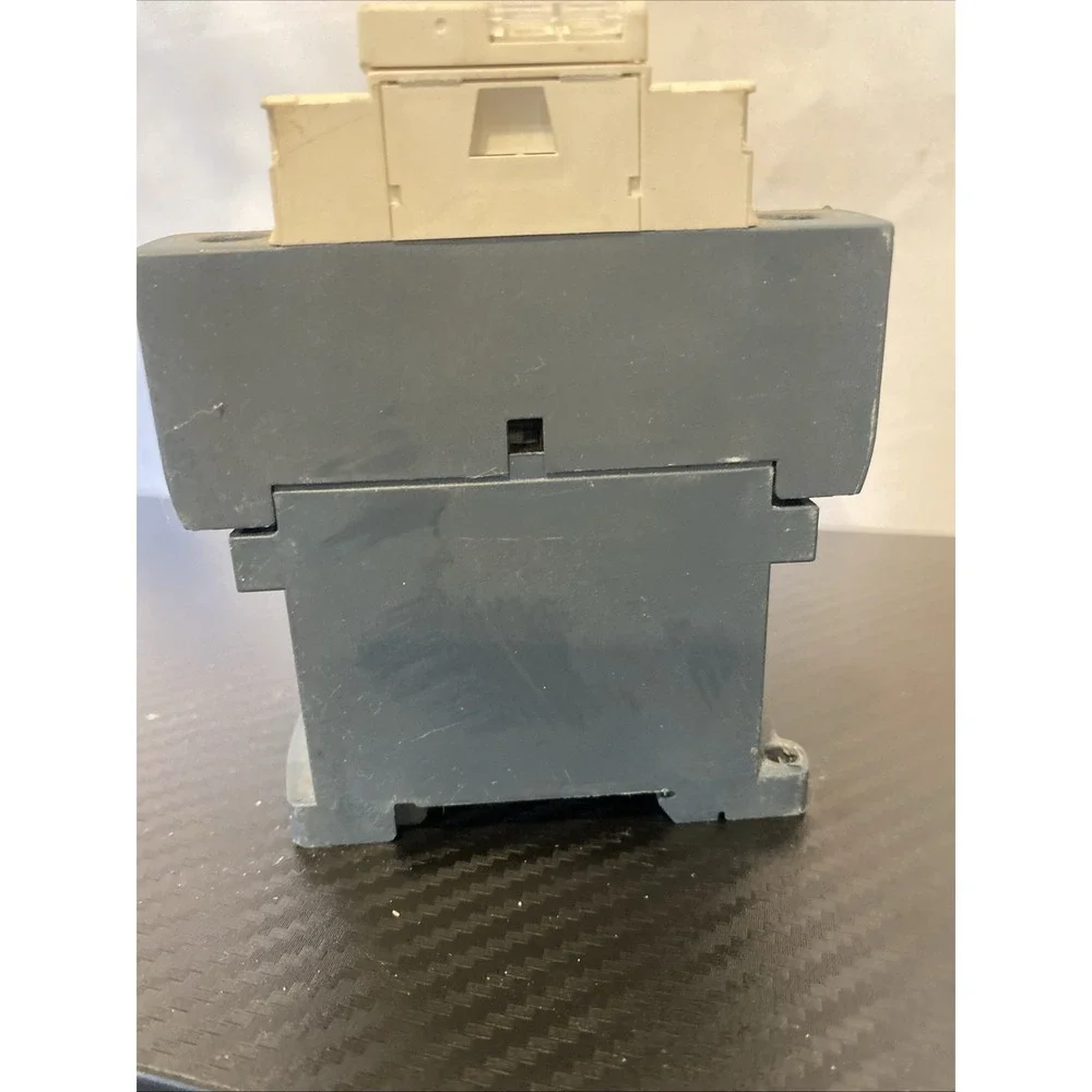Telemecanique Schneider Electric LC1DT20 24 VDC Contactor With‎ LAD4TBDL - USED